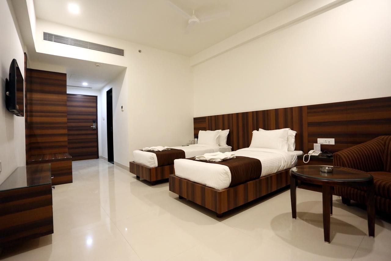 Solitaire Hotell Rāipur Eksteriør bilde