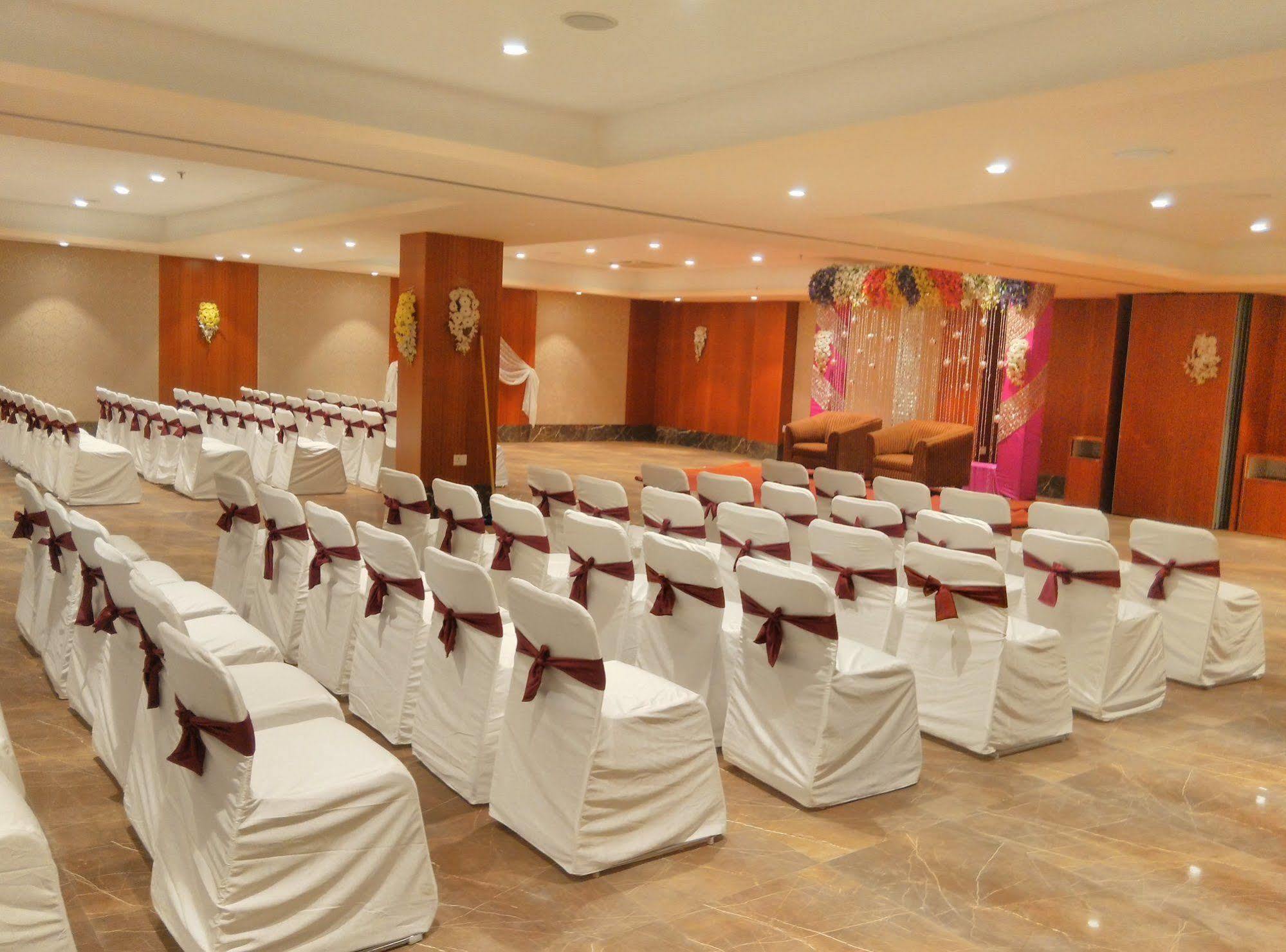 Solitaire Hotell Rāipur Eksteriør bilde