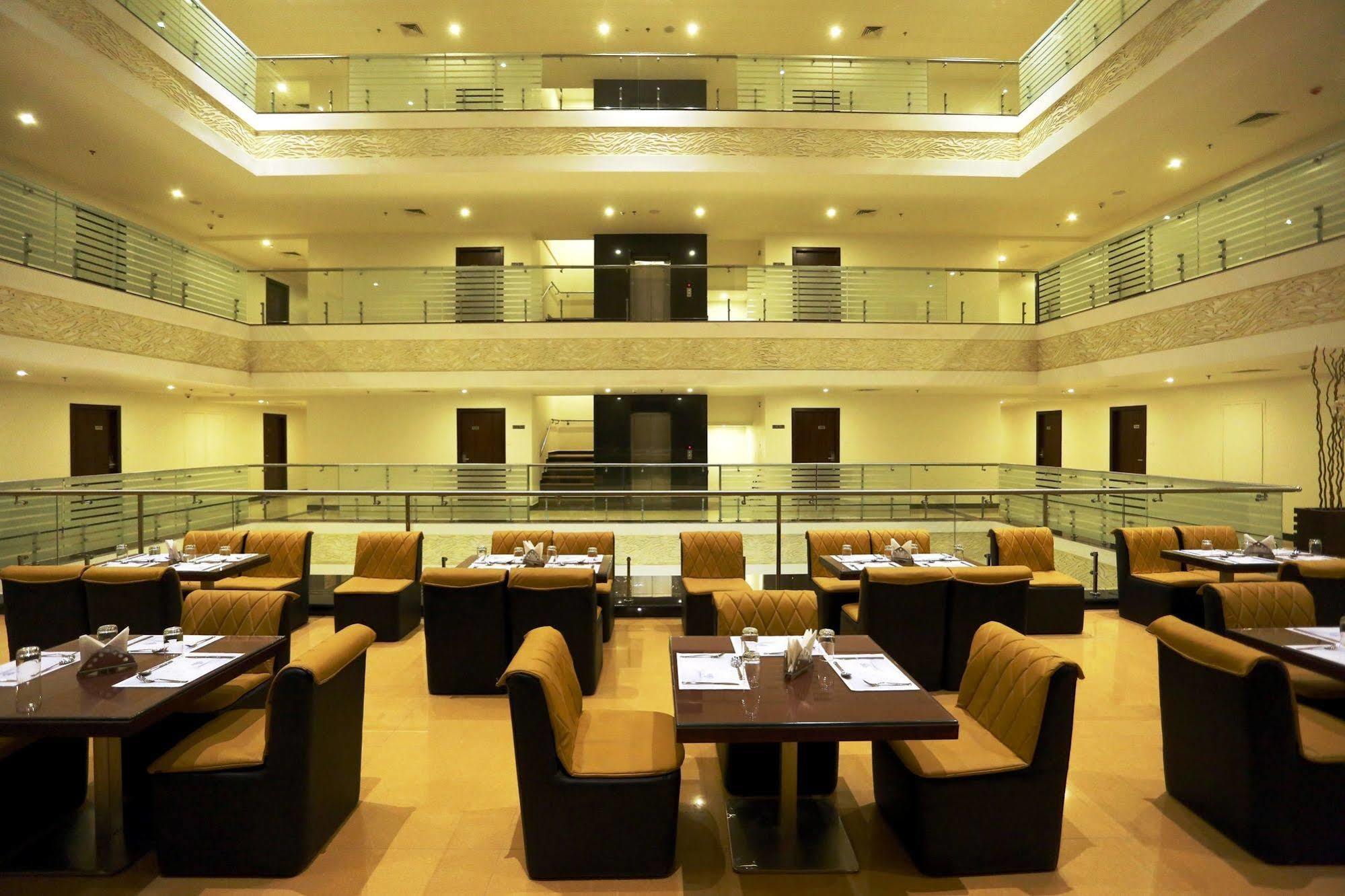 Solitaire Hotell Rāipur Eksteriør bilde